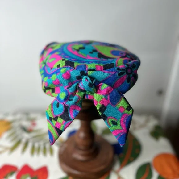 🎉Host Pick🎉 1970’s Psychedelic Geometric Print Hat - Picture 3 of 4